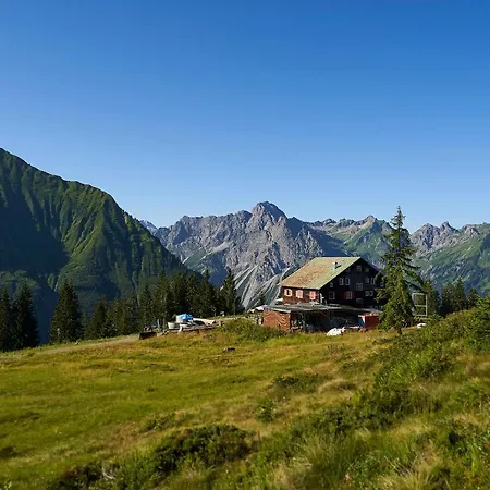 Neuhornbachhaus Apartment Schoppernau